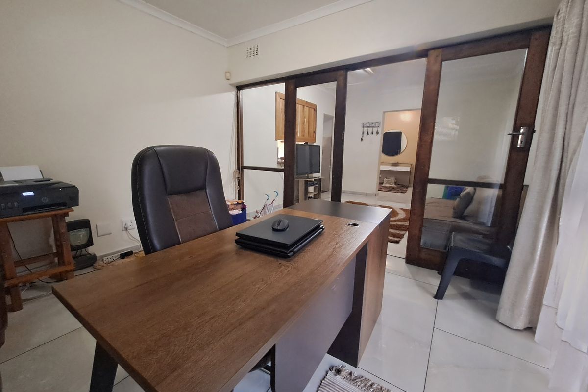 Wonderfully situated 4 bedroom home - Photo 5