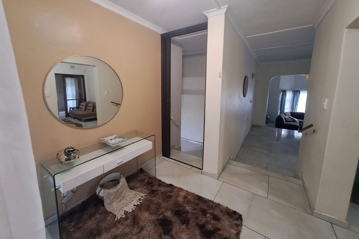 Wonderfully situated 4 bedroom home - Photo 3