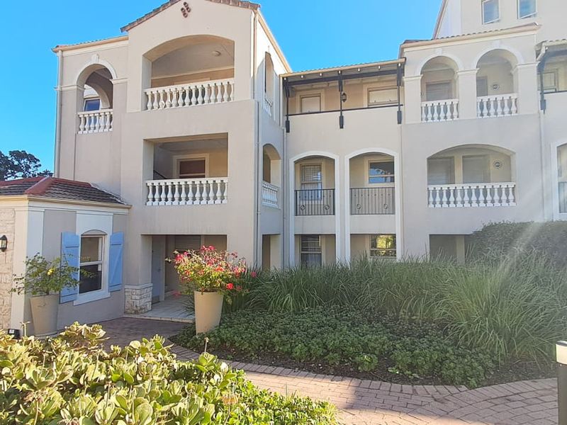 Modern 2-Bedroom Apartment in the Well-Sought-After Bougain Villas Estate ! - Photo 1
