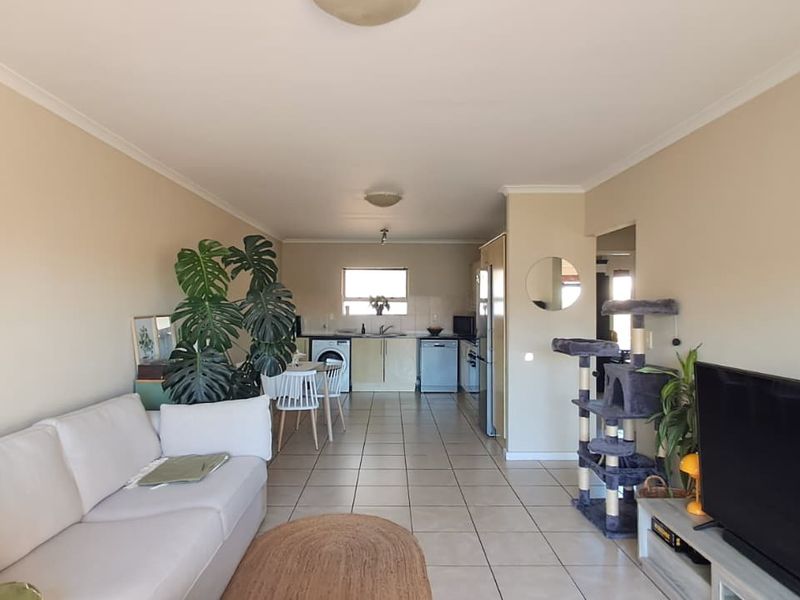 Modern 2-Bedroom Apartment in the Well-Sought-After Bougain Villas Estate ! - Photo 7