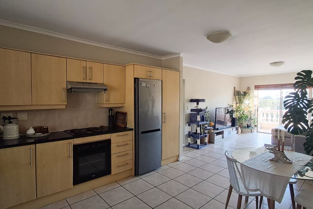 Modern 2-Bedroom Apartment in the Well-Sought-After Bougain Villas Estate ! - Photo 4