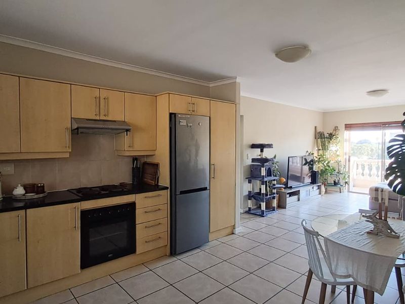 Modern 2-Bedroom Apartment in the Well-Sought-After Bougain Villas Estate ! - Photo 4