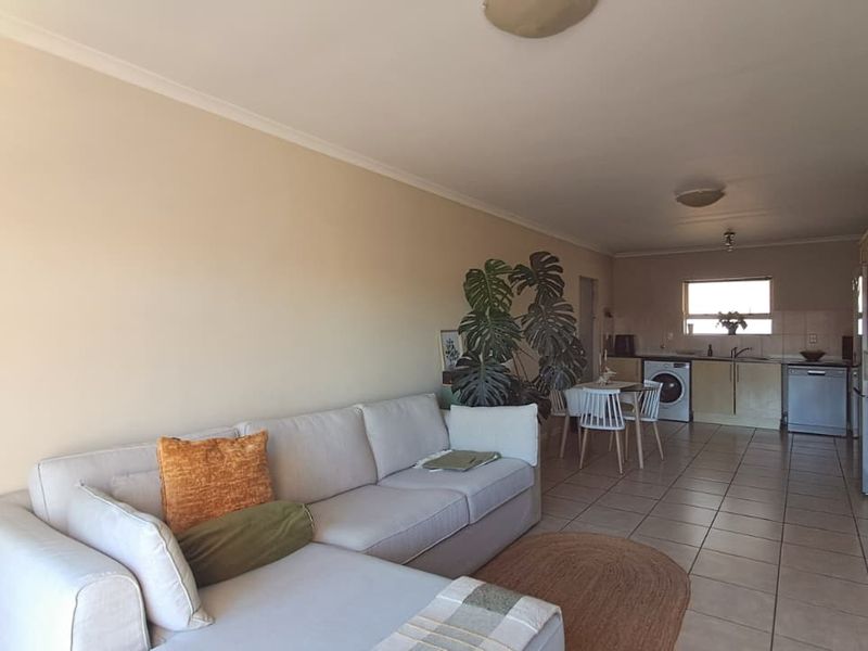 Modern 2-Bedroom Apartment in the Well-Sought-After Bougain Villas Estate ! - Photo 8