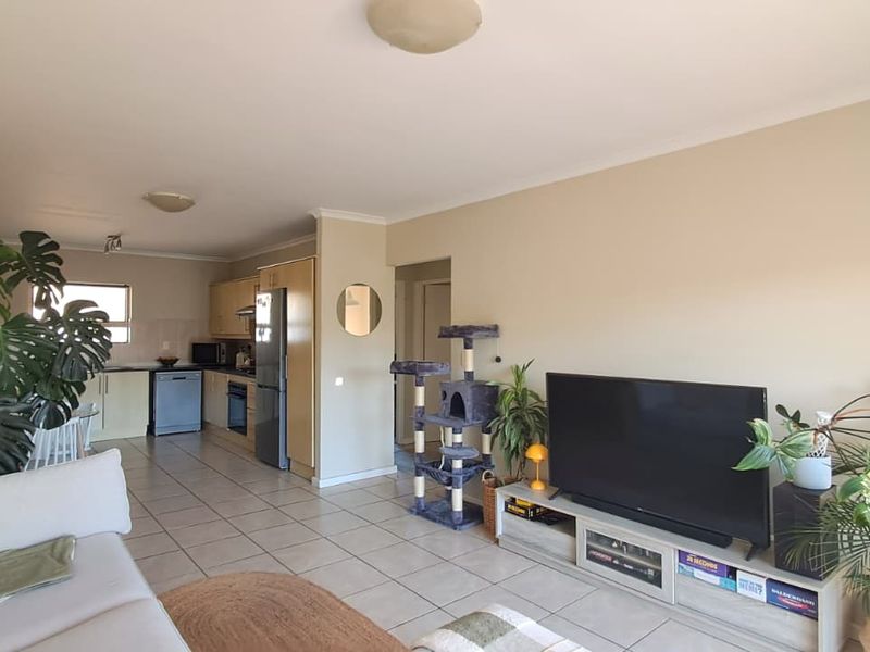 Modern 2-Bedroom Apartment in the Well-Sought-After Bougain Villas Estate ! - Photo 6