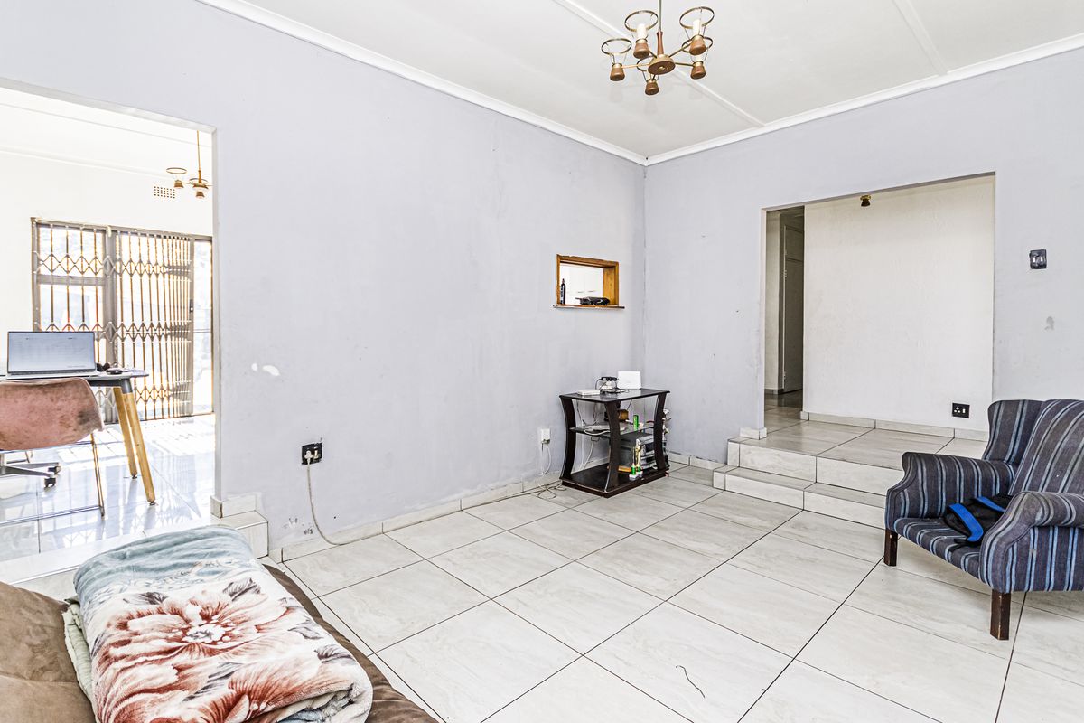 ELEGANT FAMILY HOME WITH A POOL IN BOSMONT - Photo 4