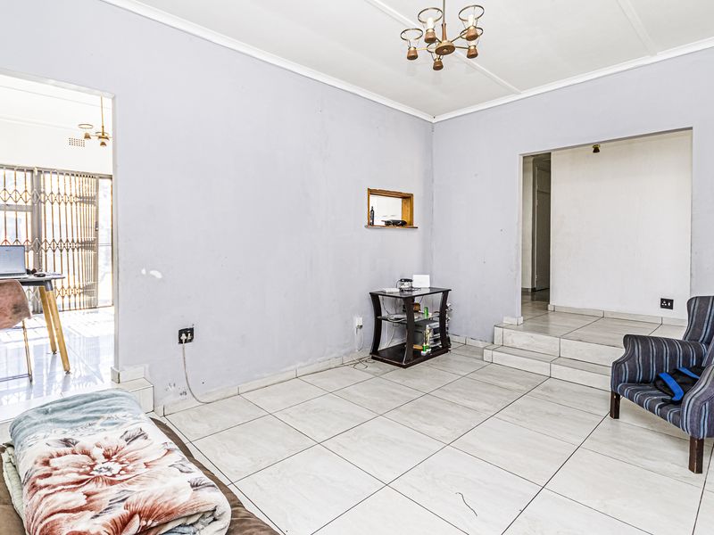 ELEGANT FAMILY HOME WITH A POOL IN BOSMONT - Photo 4
