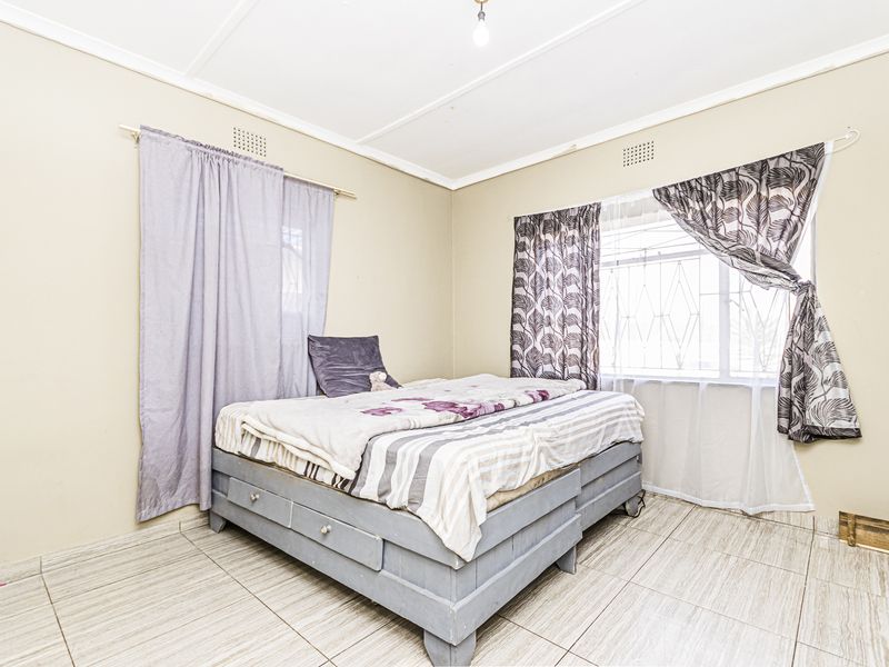 ELEGANT FAMILY HOME WITH A POOL IN BOSMONT - Photo 7