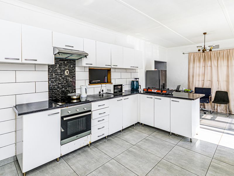 ELEGANT FAMILY HOME WITH A POOL IN BOSMONT - Photo 2