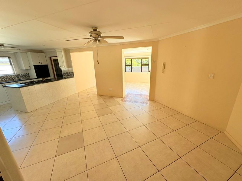 Exclusive Mandate – Elegant Townhouse Offering Comfort & Convenience - Photo 5