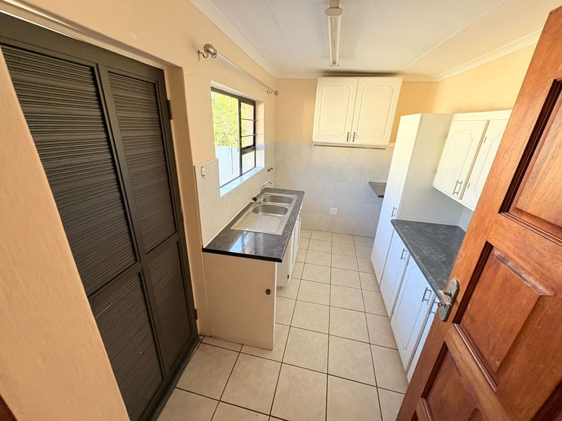 Exclusive Mandate – Elegant Townhouse Offering Comfort & Convenience - Photo 9