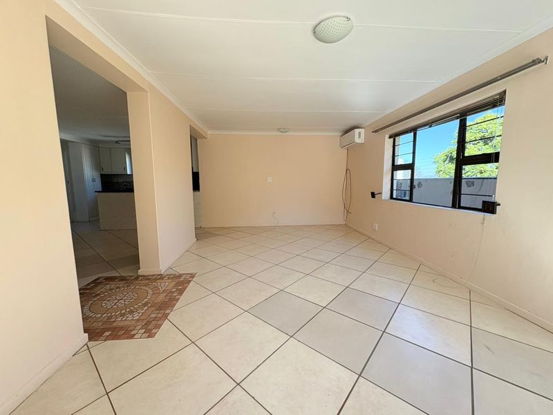 Exclusive Mandate – Elegant Townhouse Offering Comfort & Convenience - Photo 3