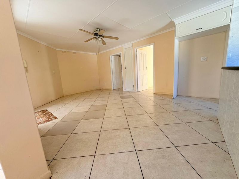 Exclusive Mandate – Elegant Townhouse Offering Comfort & Convenience - Photo 4