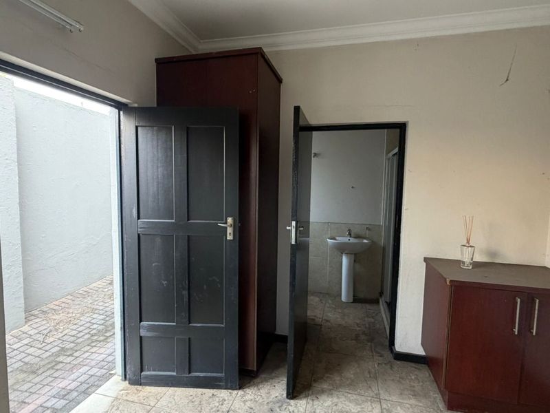 Luxury 4-Bedroom Sectional Title Residence for Sale | Lahoya, Morningside | Pre-Hammer Bank Assisted - Photo 8
