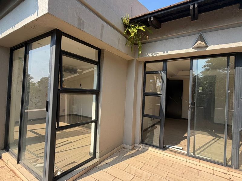 Luxury 4-Bedroom Sectional Title Residence for Sale | Lahoya, Morningside | Pre-Hammer Bank Assisted - Photo 2