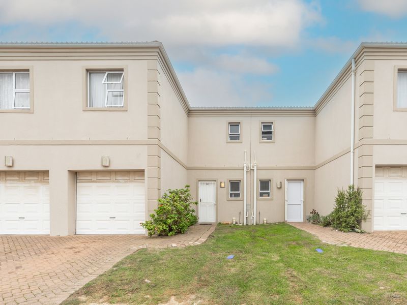 Freehold 3 beds townhouse for sale in Parklands! - Photo 1