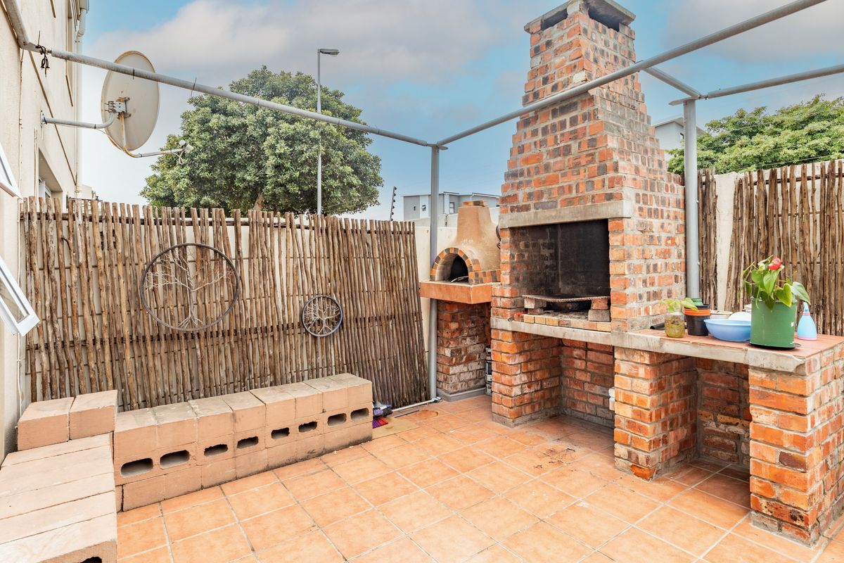 Freehold 3 beds townhouse for sale in Parklands! - Photo 2