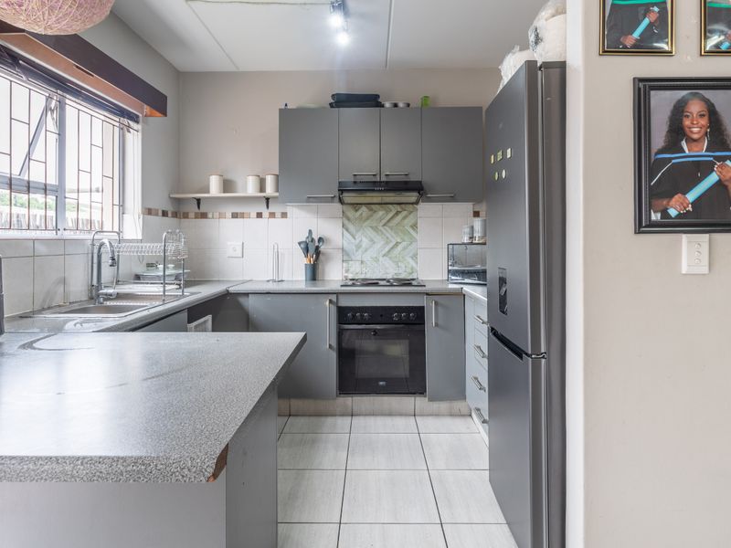 Freehold 3 beds townhouse for sale in Parklands! - Photo 9