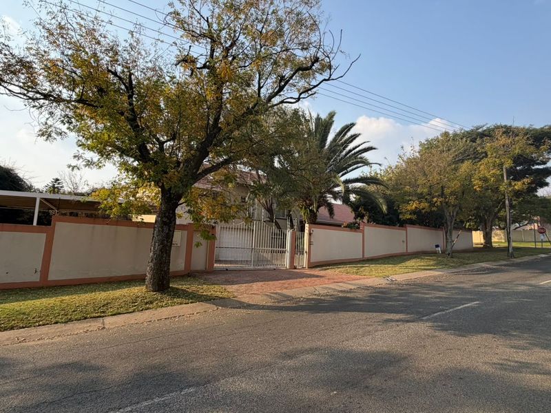 Spacious 3-Bedroom Freestanding Home for Sale | Wendywood, Sandton | Pre-Hammer Bank Assisted - Photo 5