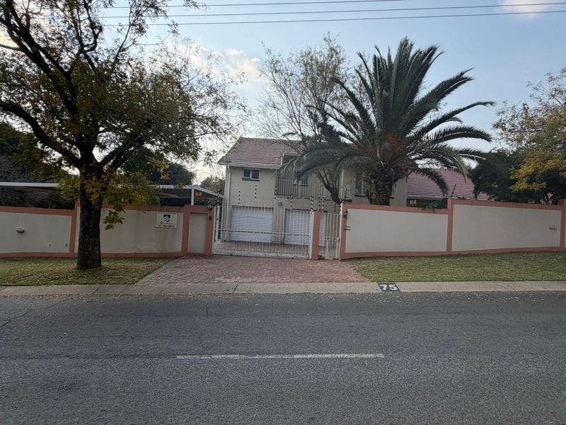 Spacious 3-Bedroom Freestanding Home for Sale | Wendywood, Sandton | Pre-Hammer Bank Assisted - Photo 3