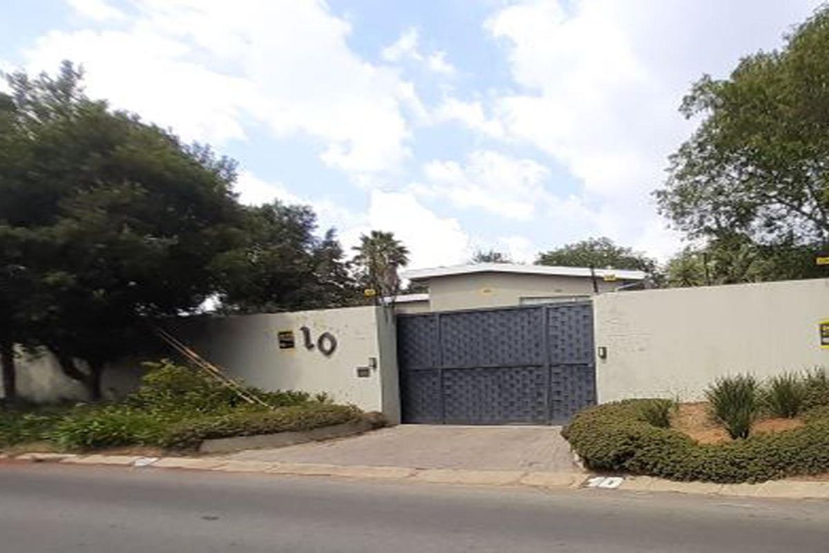 Spacious 3-Bedroom Family Home for Sale | Parkmore, Sandton | Pre-Hammer Bank Assisted Sale - Photo 2
