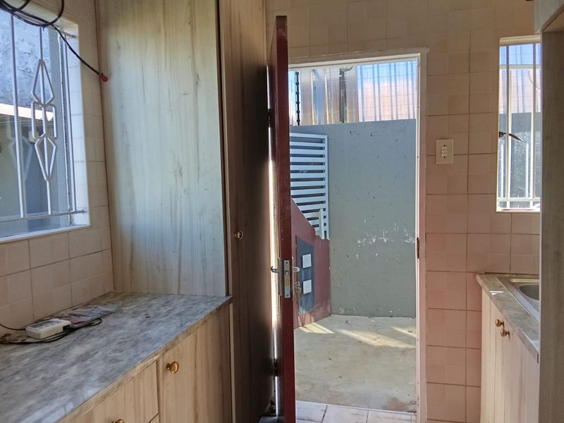 2 Bedroom for sale in Naturena ext 19 - Photo 4