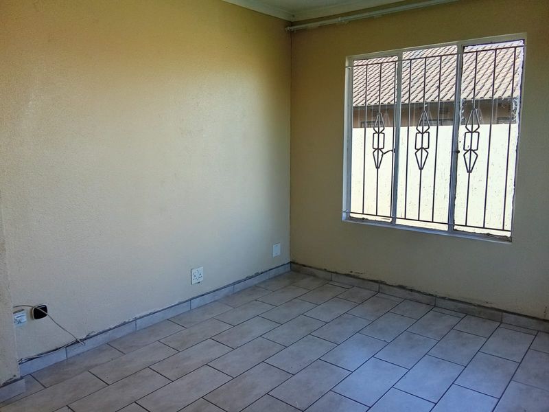 2 Bedroom for sale in Naturena ext 19 - Photo 8
