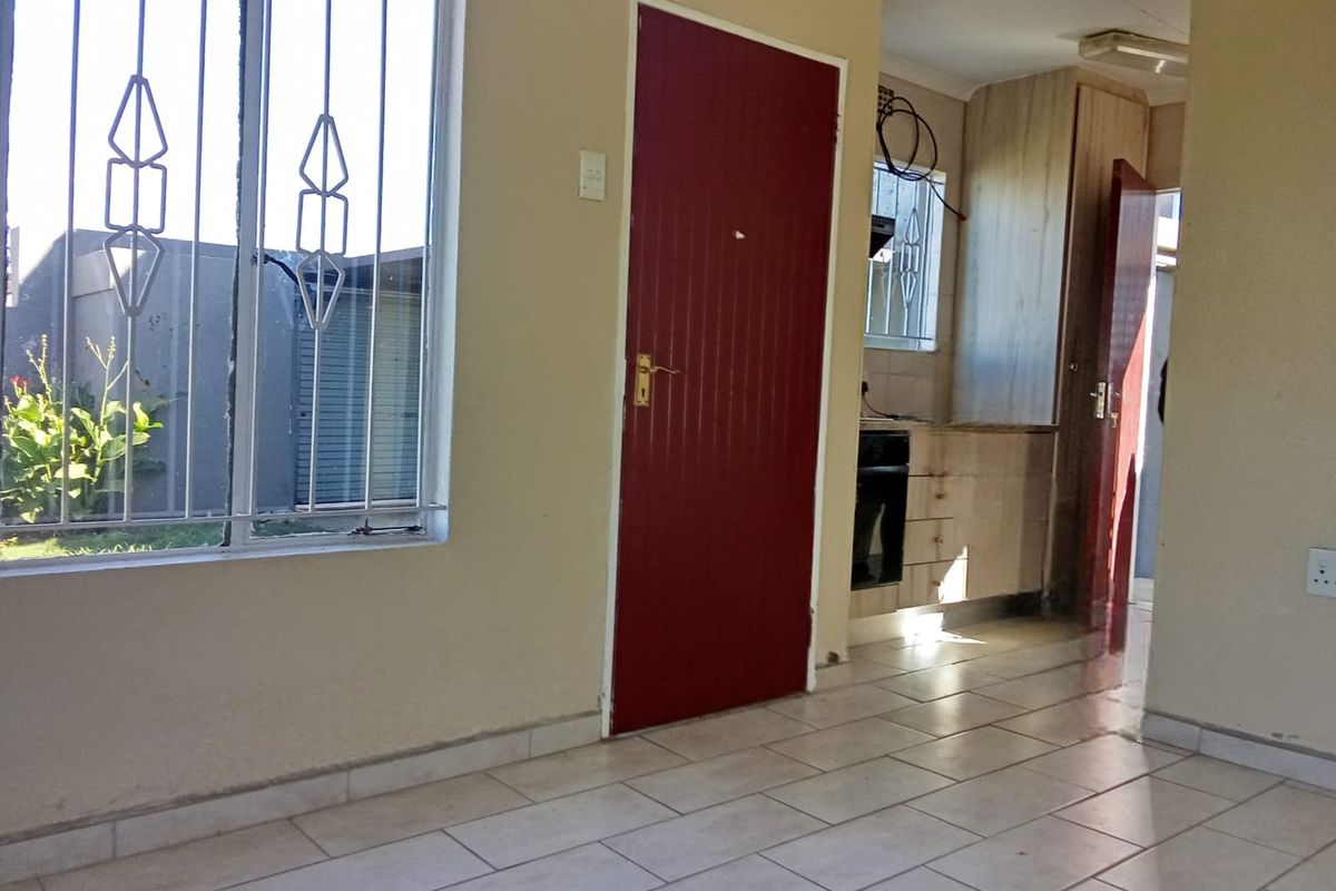 2 Bedroom for sale in Naturena ext 19 - Photo 5