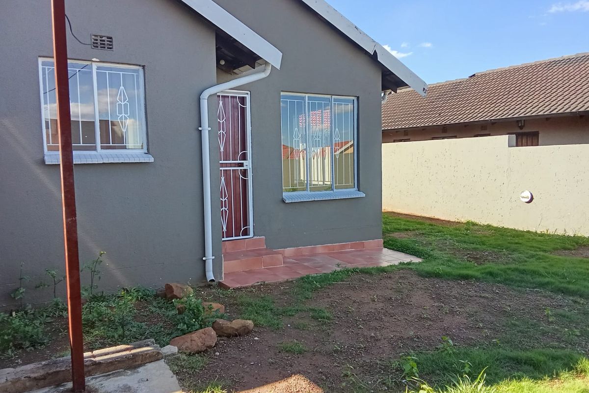 2 Bedroom for sale in Naturena ext 19 - Photo 2
