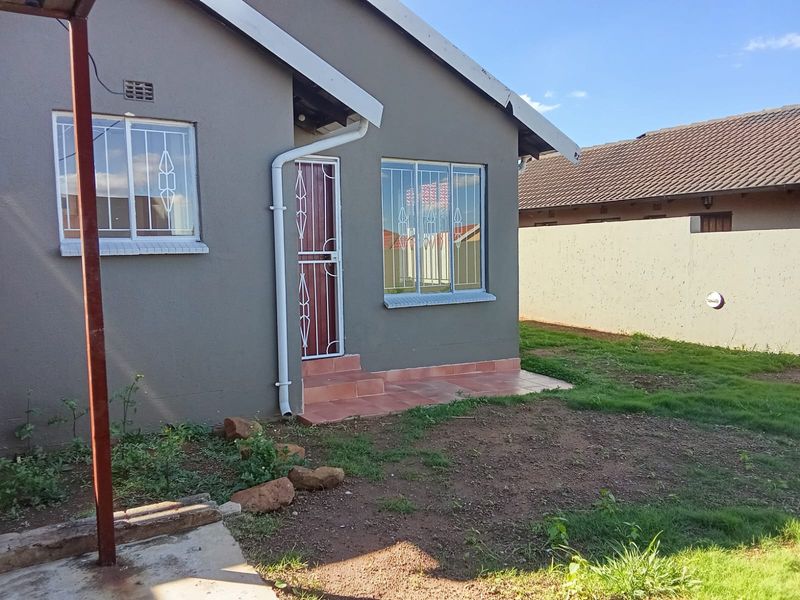 2 Bedroom for sale in Naturena ext 19 - Photo 2