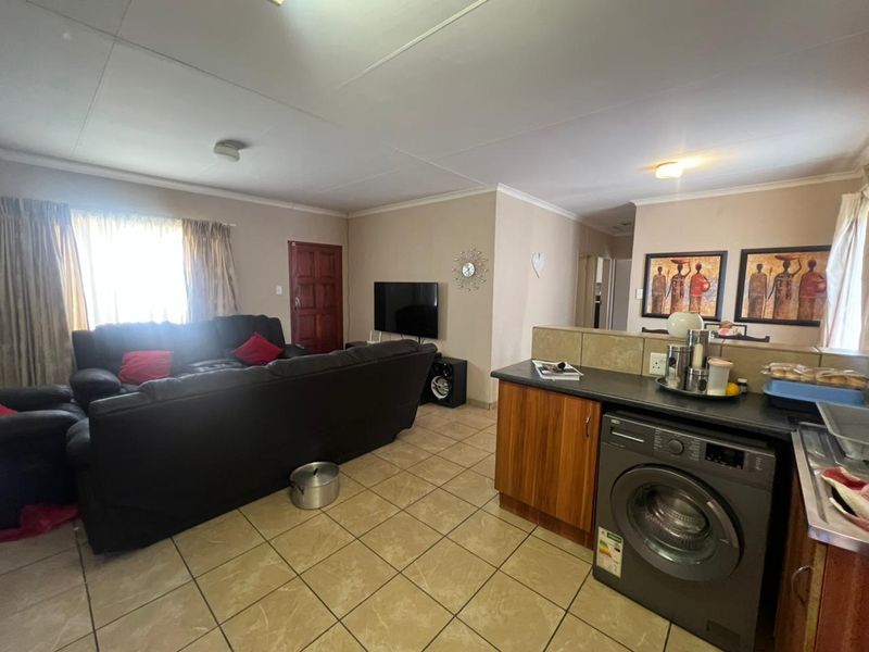Secure Estate Living – Perfect for First-Time Buyers & Investors - Photo 3