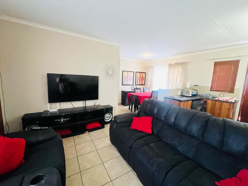 Secure Estate Living – Perfect for First-Time Buyers & Investors - Photo 4