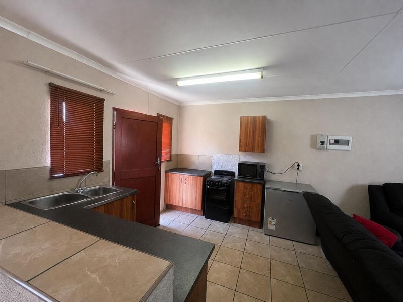 Secure Estate Living – Perfect for First-Time Buyers & Investors - Photo 2