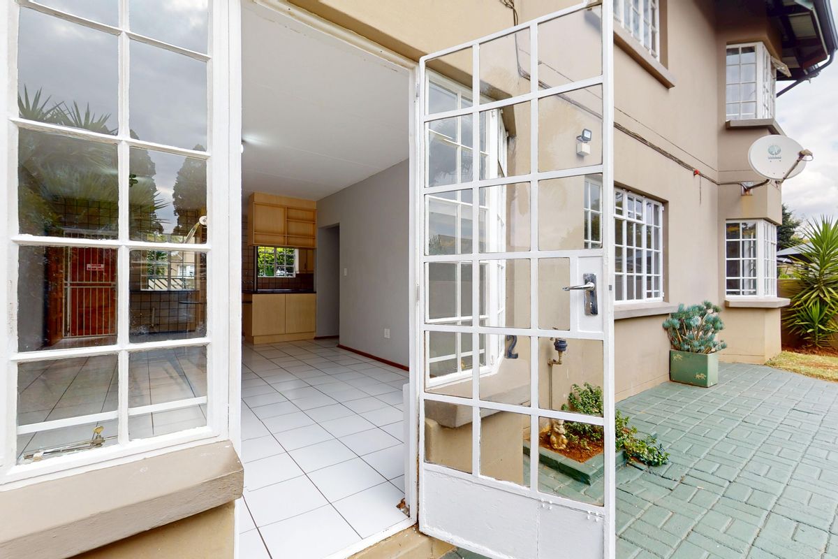 Sunny Ground Floor Gem In Secure Estate - Photo 3