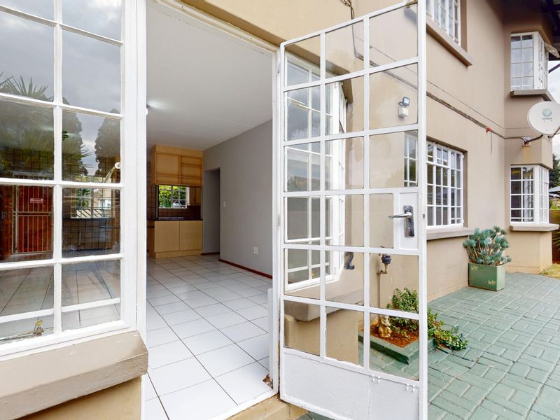 Sunny Ground Floor Gem In Secure Estate - Photo 3