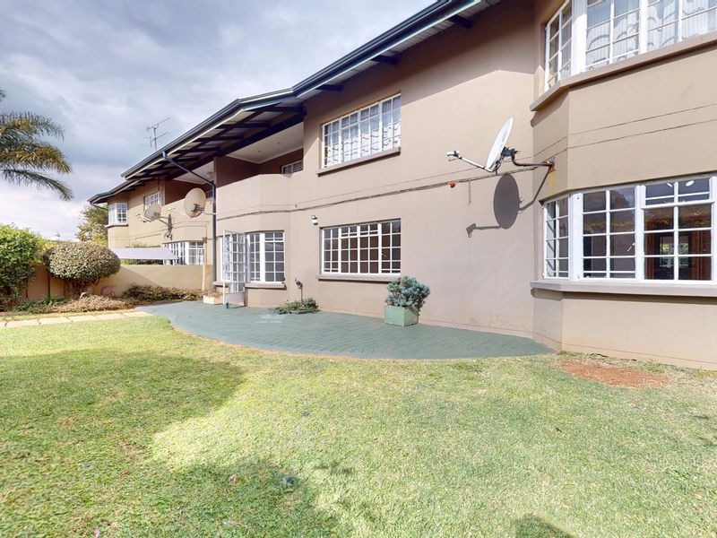 Sunny Ground Floor Gem In Secure Estate - Photo 1