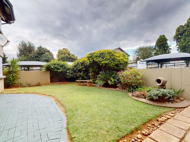 Sunny Ground Floor Gem In Secure Estate - Photo 2