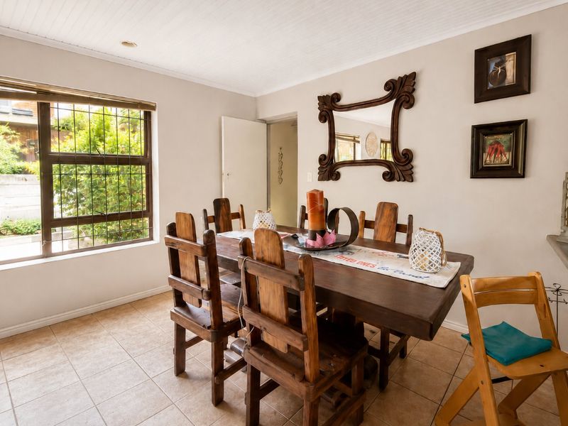 5 Bedroom Facebrick Home in Vredekloof - Photo 4
