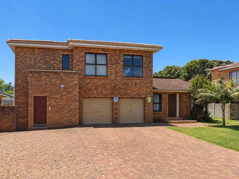 5 Bedroom Facebrick Home in Vredekloof - Photo 1