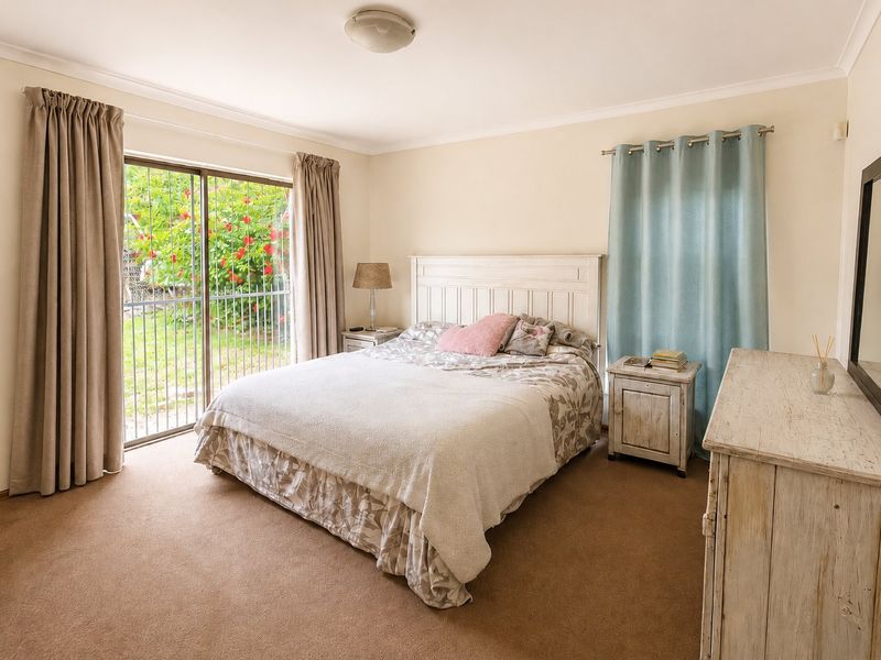 5 Bedroom Facebrick Home in Vredekloof - Photo 7