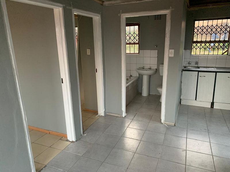 Renovated, Refreshed, and Move-In Ready! - Photo 4