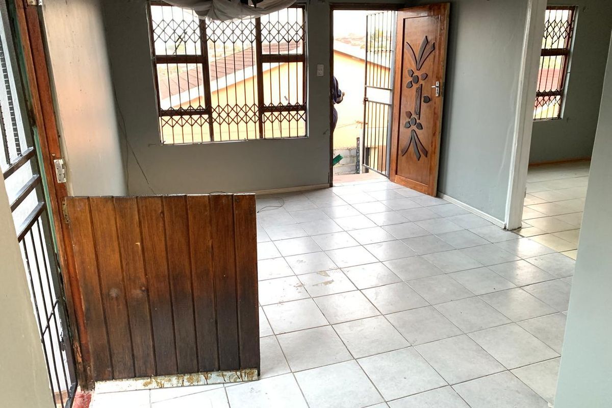 Renovated, Refreshed, and Move-In Ready! - Photo 3