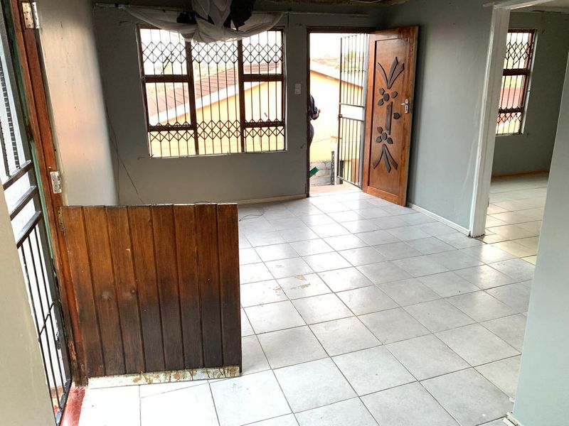 Renovated, Refreshed, and Move-In Ready! - Photo 3