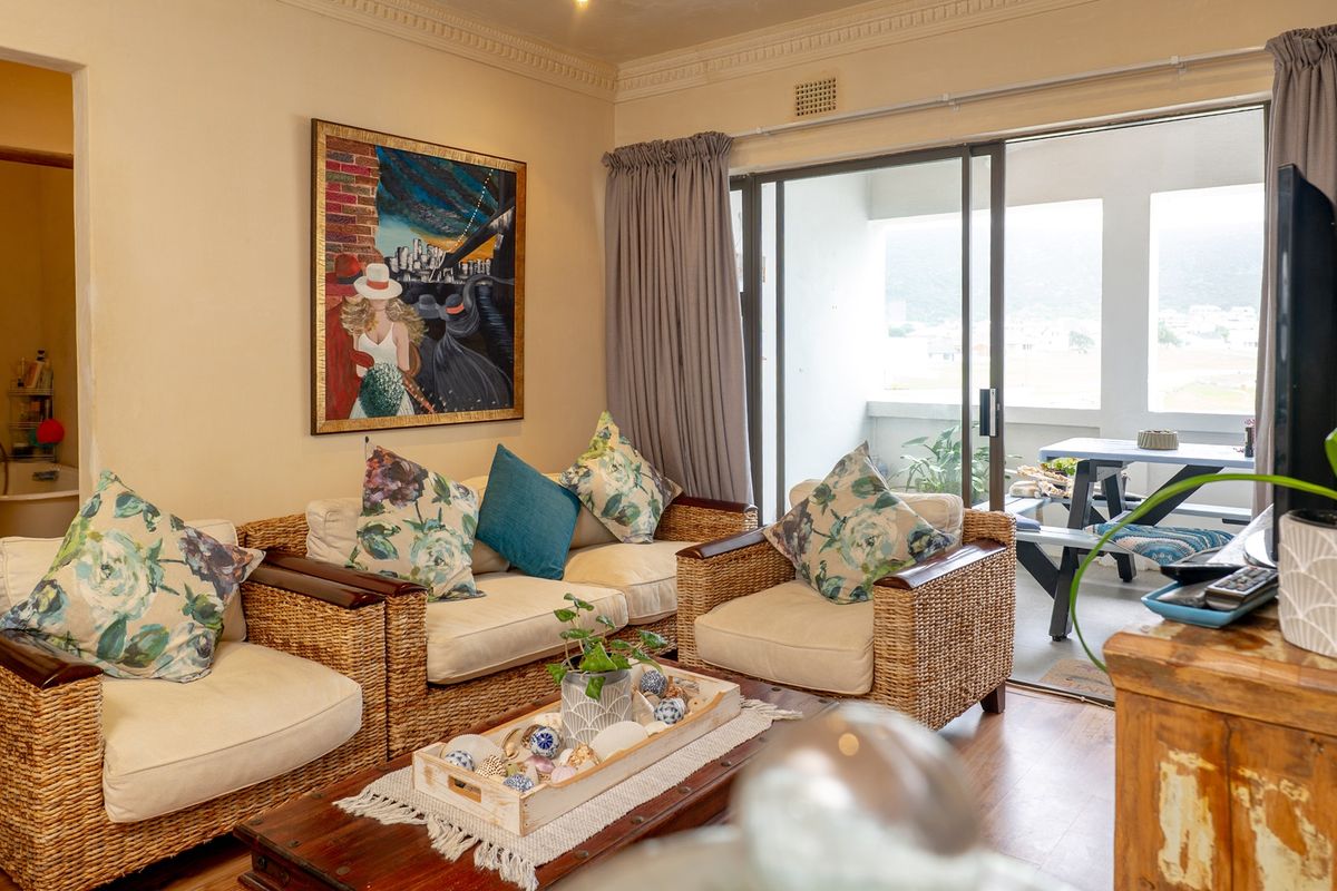 PICTURE PERFECT COASTAL LIVING IN AGULHAS - Photo 4