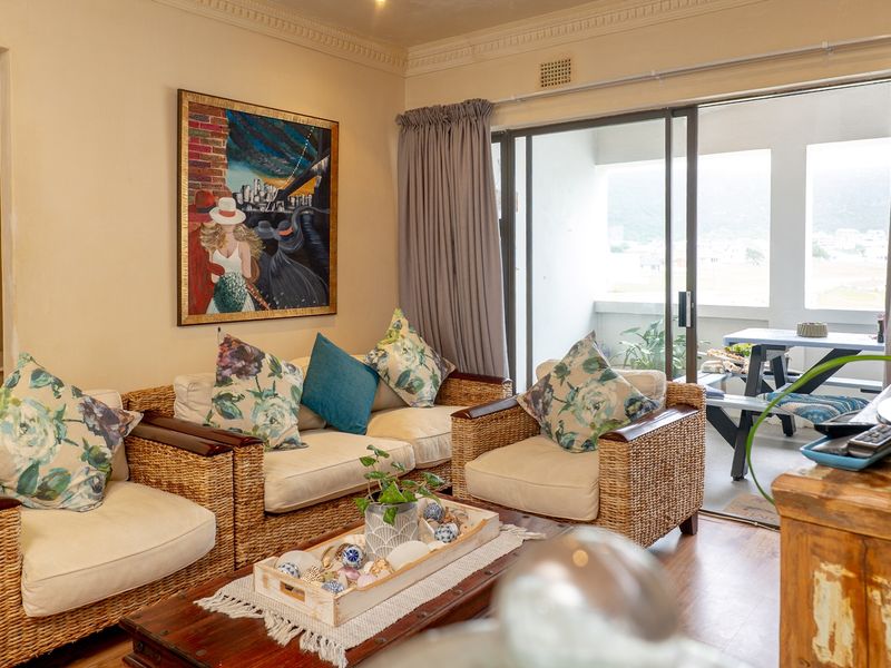 PICTURE PERFECT COASTAL LIVING IN AGULHAS - Photo 4