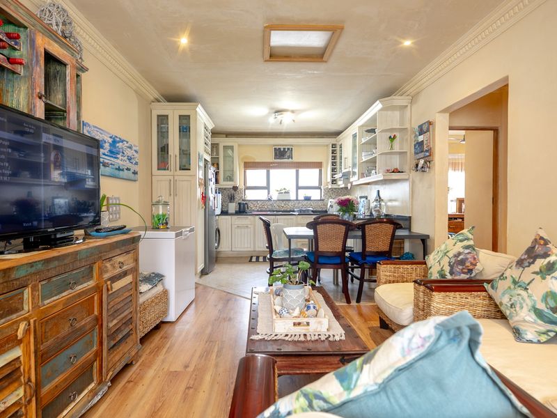 PICTURE PERFECT COASTAL LIVING IN AGULHAS - Photo 8