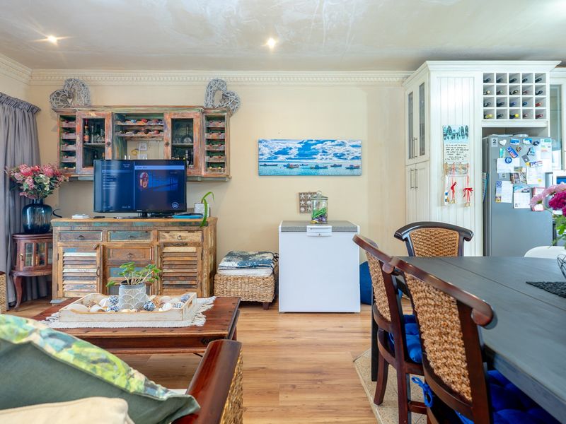 PICTURE PERFECT COASTAL LIVING IN AGULHAS - Photo 9