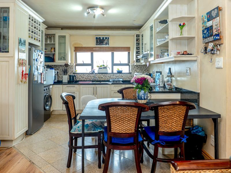 PICTURE PERFECT COASTAL LIVING IN AGULHAS - Photo 10