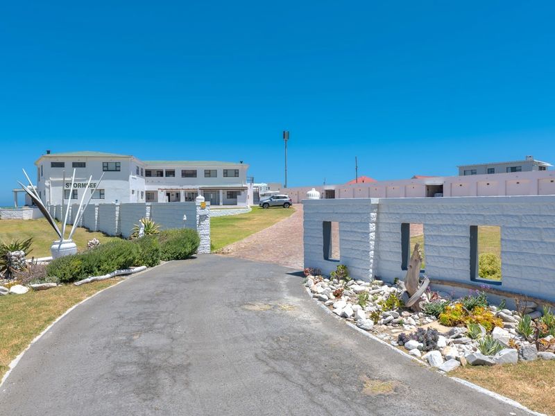 PICTURE PERFECT COASTAL LIVING IN AGULHAS - Photo 2