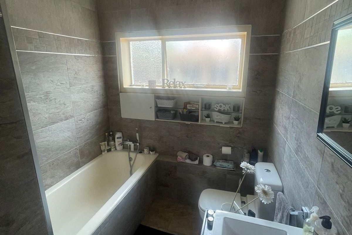 Stylish 1-bedroom flat to let in Three Rivers, Vereeniging—modern living in a prime location! - Photo 4