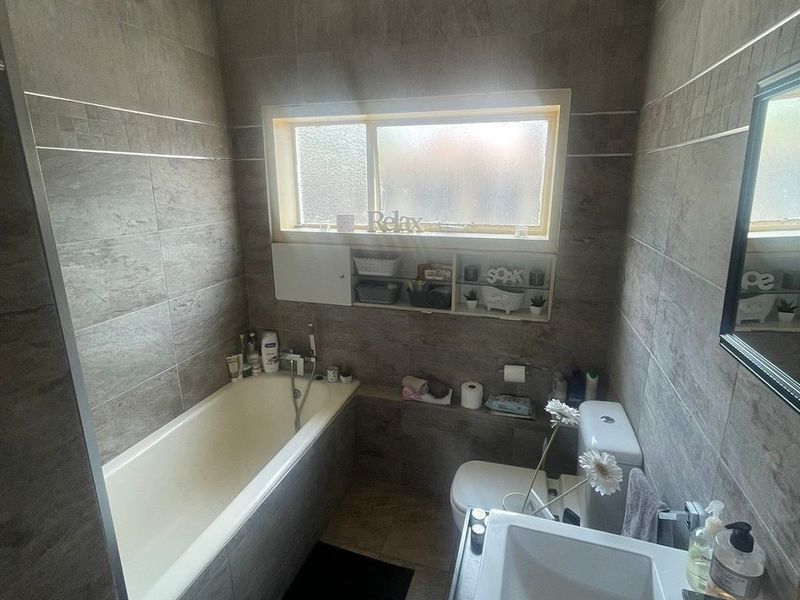 Stylish 1-bedroom flat to let in Three Rivers, Vereeniging—modern living in a prime location! - Photo 4